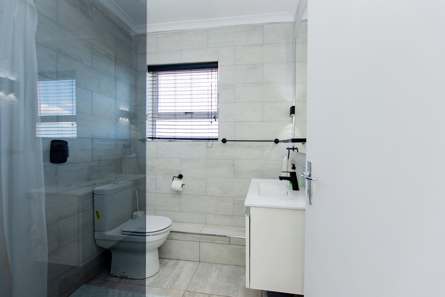 4 Bedroom Property for Sale in Britannia Bay Western Cape
